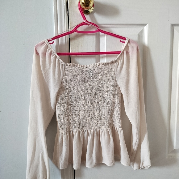 White Flowy white top size small - Picture 2 of 2